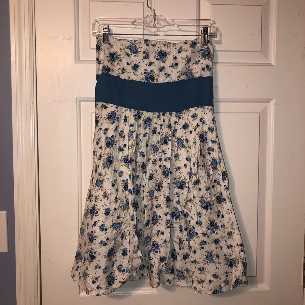 Cute Off-The-Shoulder Floral Dress - Size 10